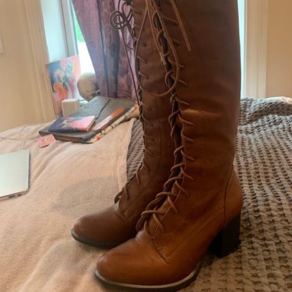 Tall Barely worn riding boots- size 6 - Picture 1 of 2